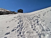 18 In arrivo pestando neve alla Casera Alpe Aga (1759 m)